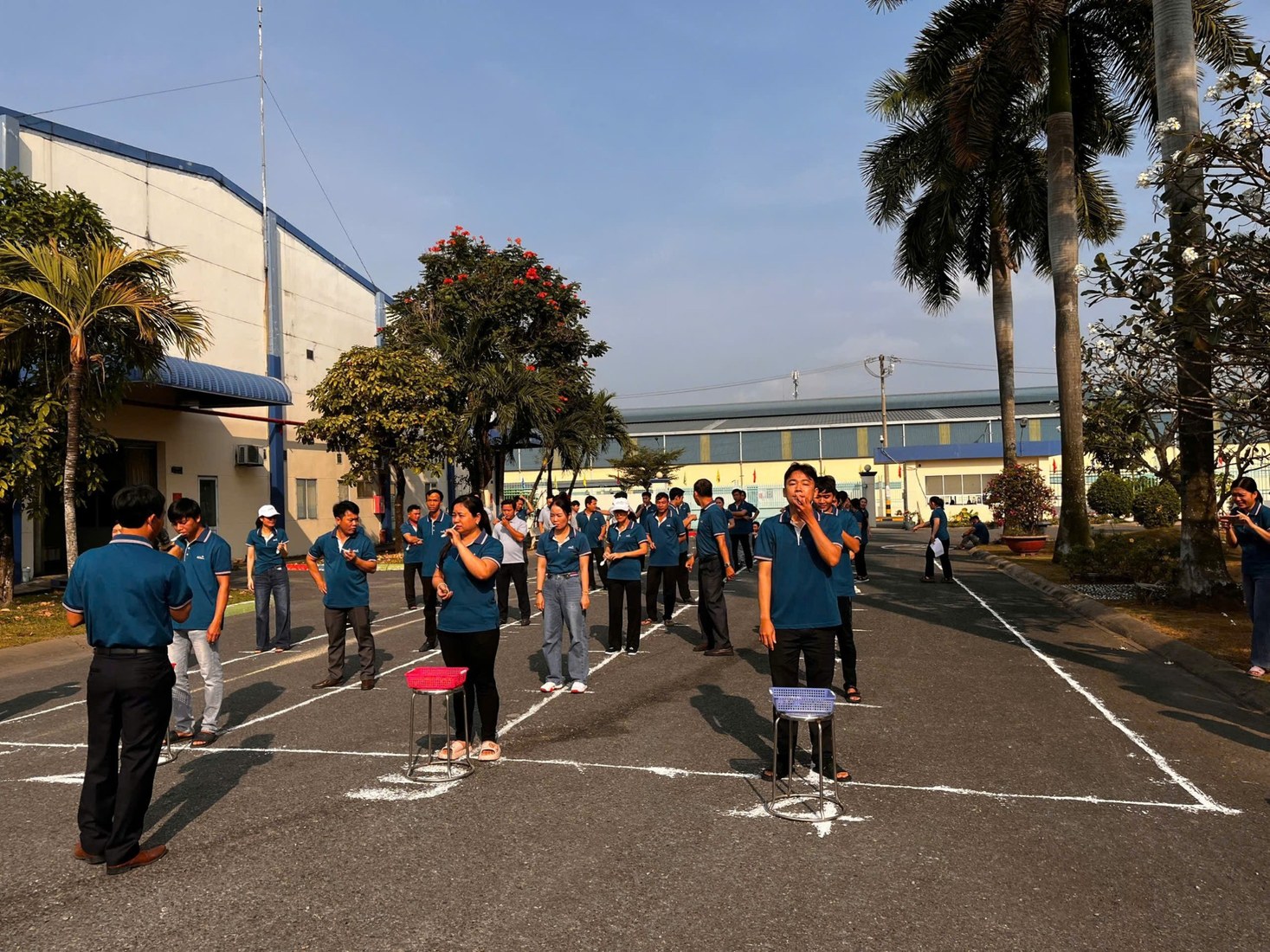 Năng lượng đội ngũ trong khuôn viên nhà máy