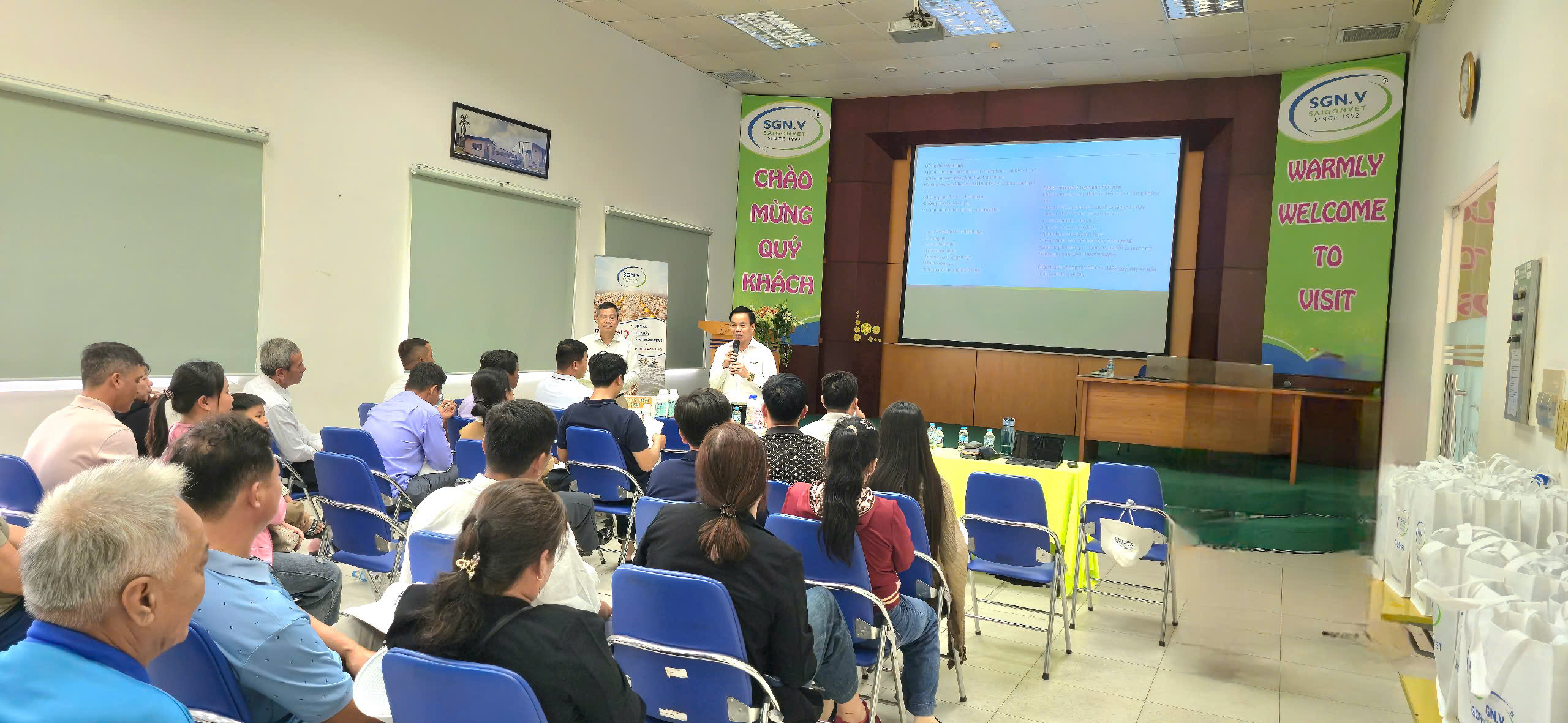 Saigonvet welcoming and introducing the programme to 40 shrimp industry customers