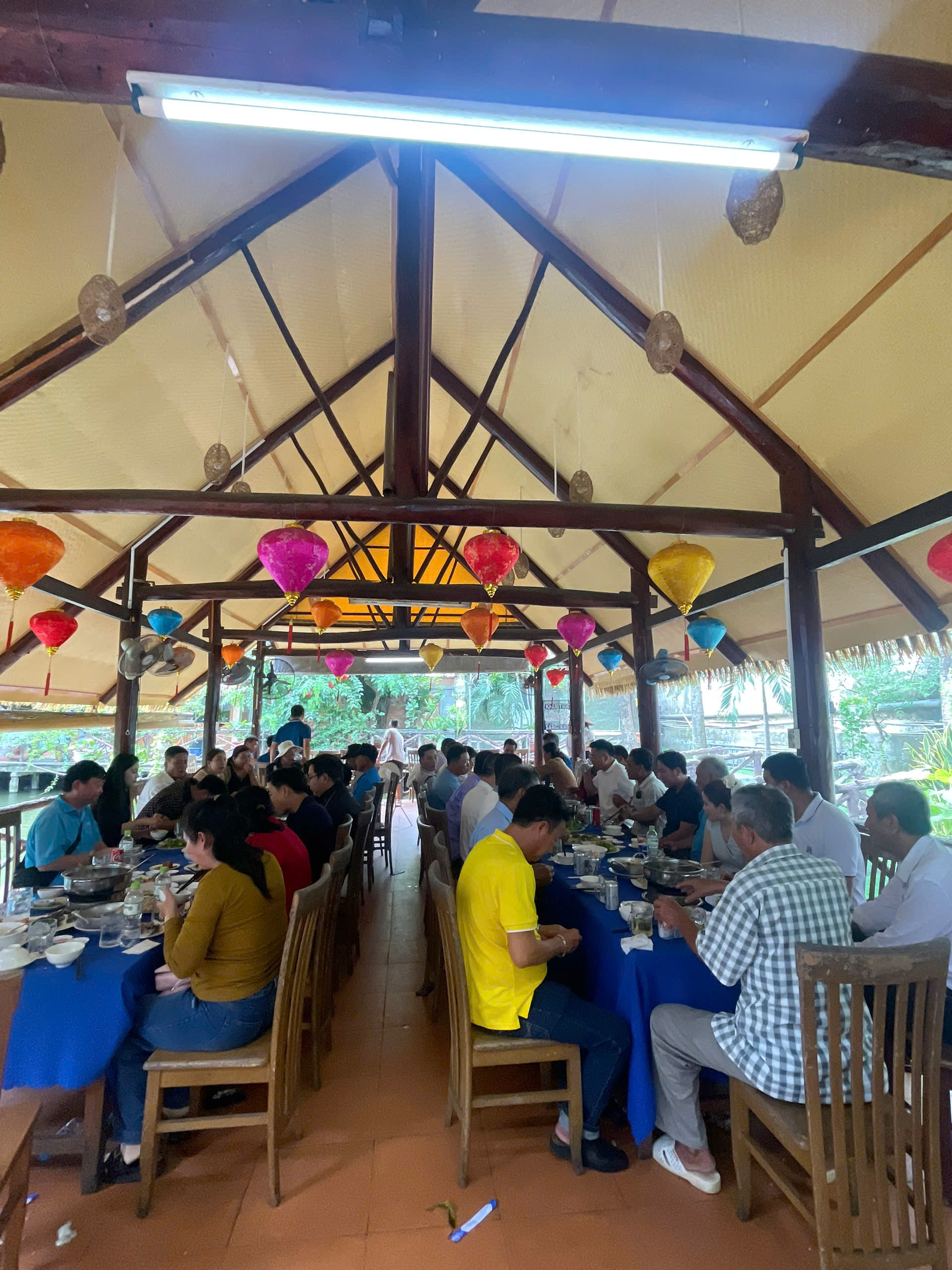 Customers and the Saigonvet team sharing a meal after the programme