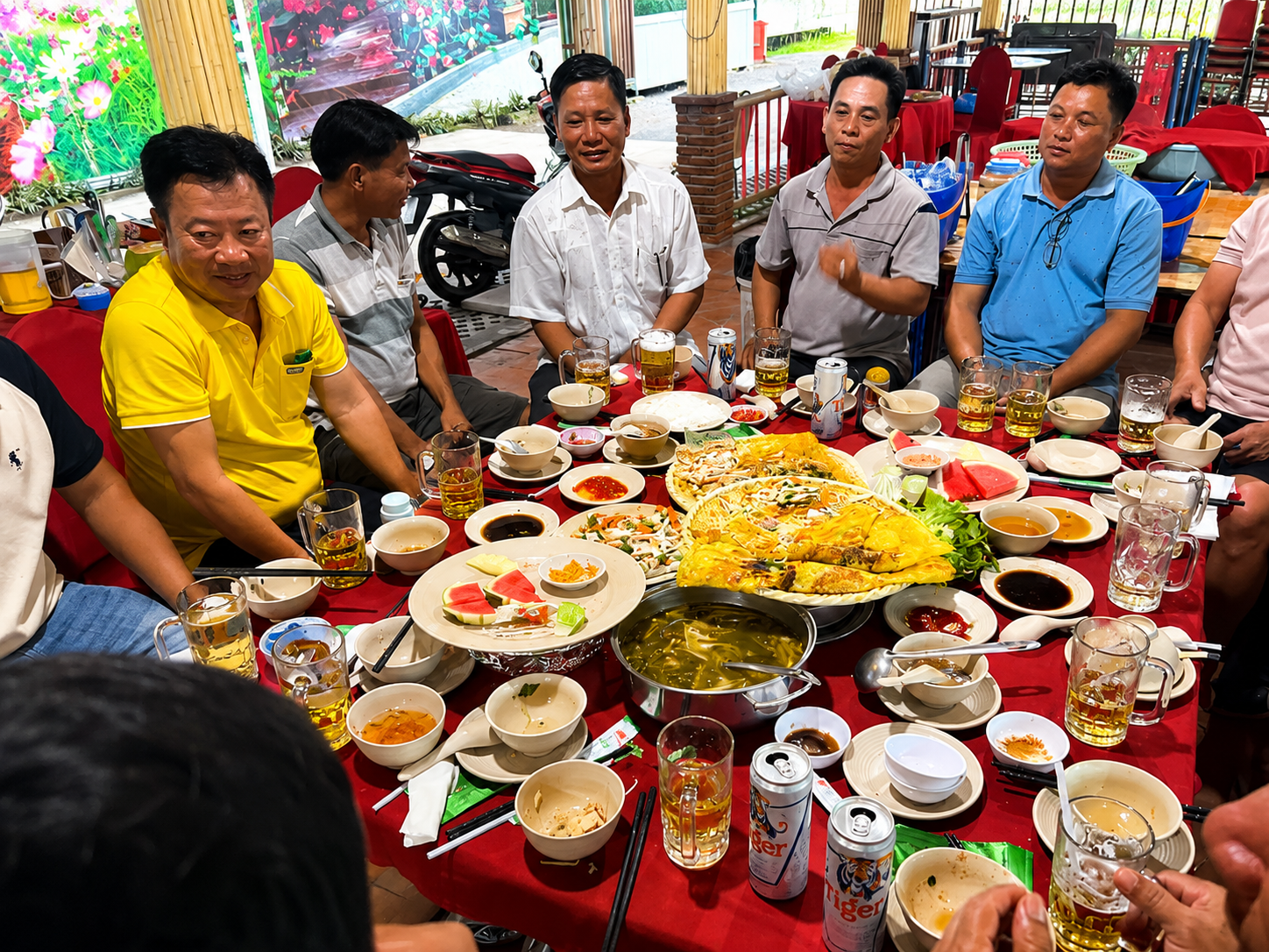 Customers and Saigonvet representatives networking informally